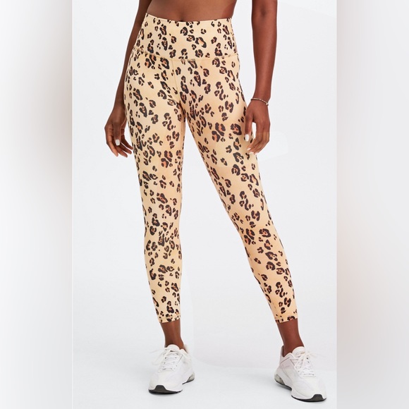 Fabletics printed activewear set. Size Medium. - Picture 3 of 8